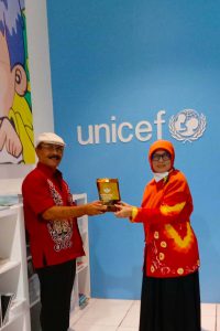 Pak Supriono Subakir (Out of School Children and Inclusive Education Connsultant di UNICEF Indonesia) bersama Ketua LPPM-PMP Universitas Tidar